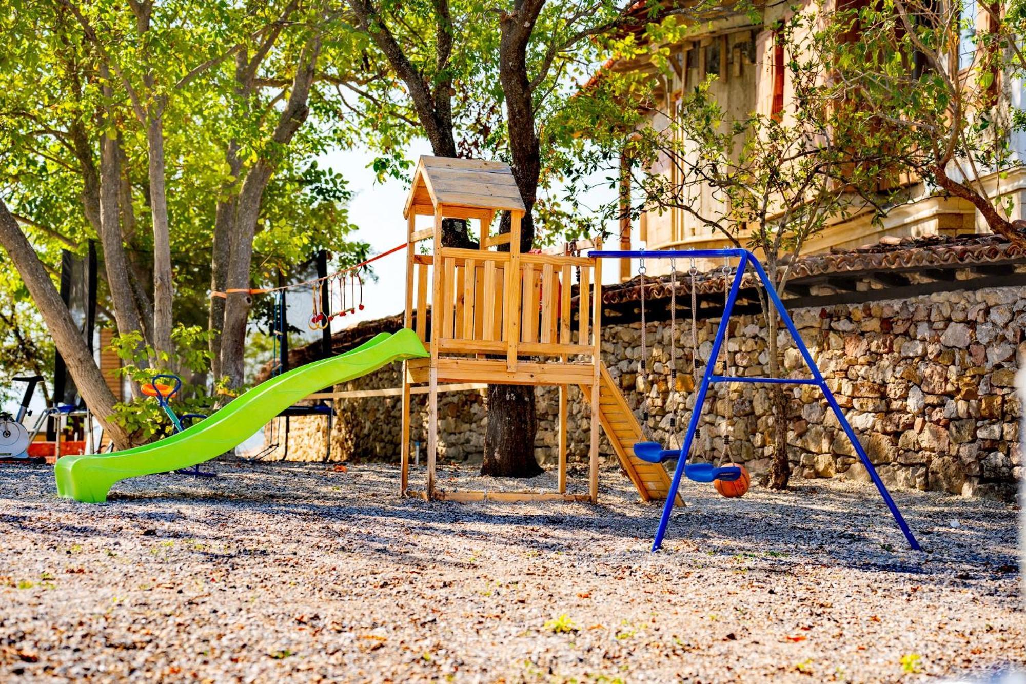 Complex Arbanashki Style-Panoramic View With Summer And Winter Terrace, Jacuzzi, Sauna, Children'S And Adult Area With Cinema Summer อาร์บานาซิ ภายนอก รูปภาพ